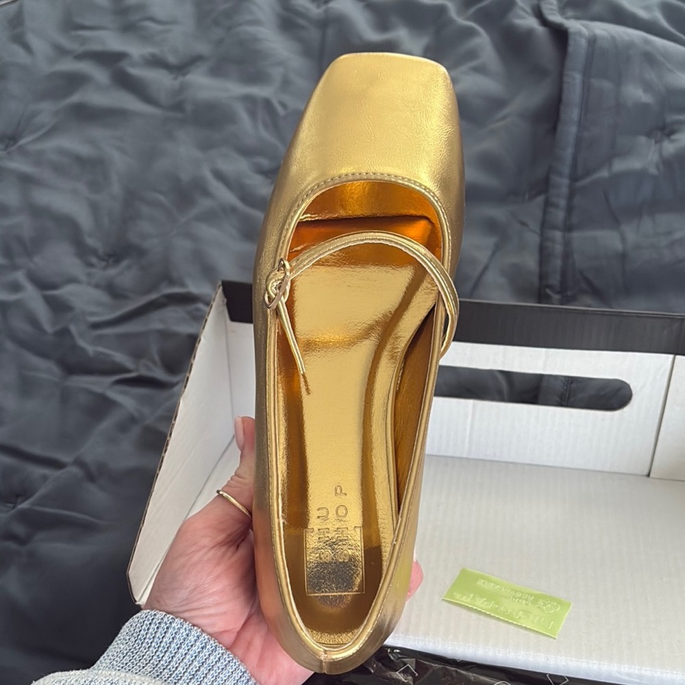 ShuShop Gold Loafers Sleek Flats